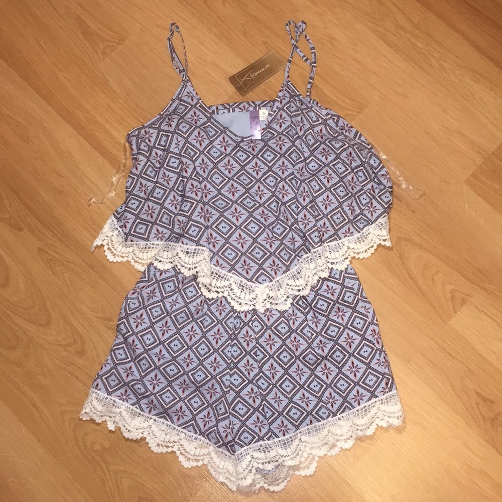 ✨ NWT Francesca’s Romper ✨